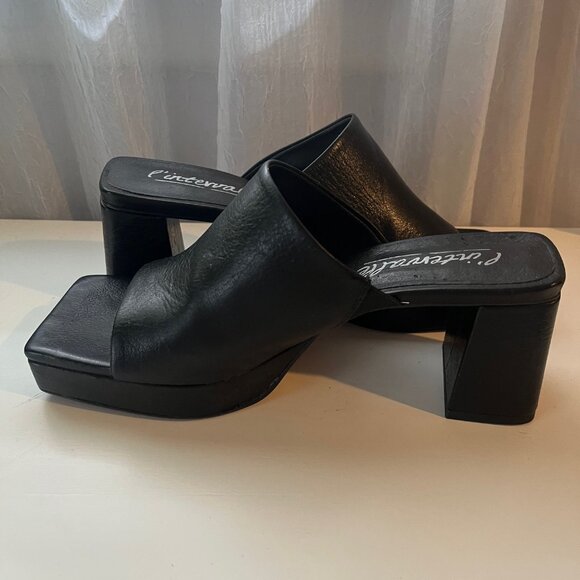 L'intervalle Square Toe Heels - Picture 2 of 5